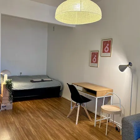 Le Petit Sommelier -near Metro, Garden View, Large Apartment *