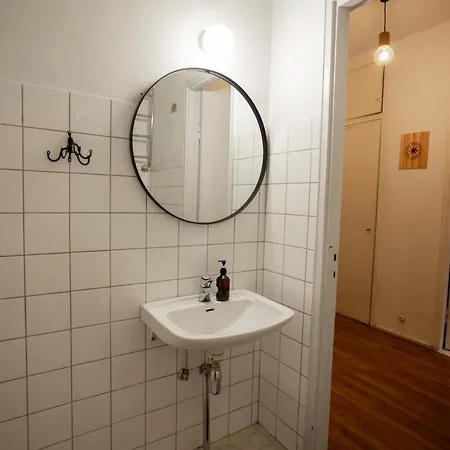 Le Petit Sommelier -near Metro, Garden View, Large Apartment *
