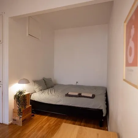 Le Petit Sommelier -near Metro, Garden View, Large Apartment