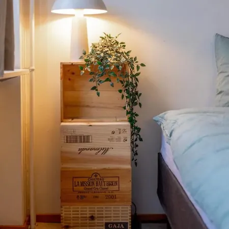 Le Petit Sommelier -near Metro, Garden View, Large Apartment *
