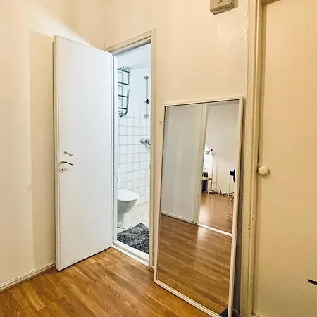 Le Petit Sommelier -near Metro, Garden View, Large Apartment Helsinki