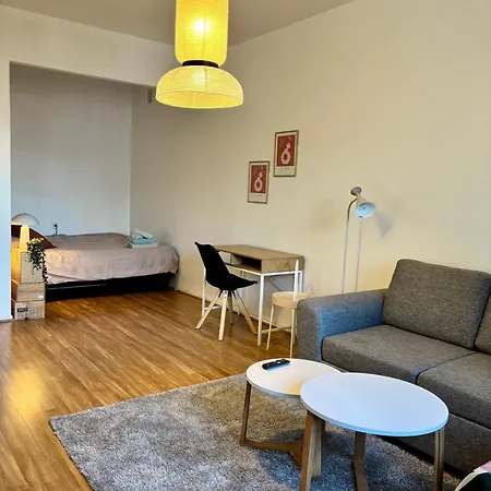 Le Petit Sommelier - 1 Bedroom, Near Metro, Garden View Apartment